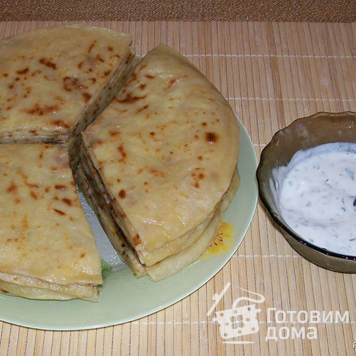 Балкарские хичины (жареные лепешки с сыром и картофелем)