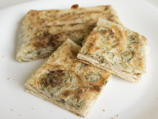 Ека или Горячая закуска из лаваша с сыром и зеленью