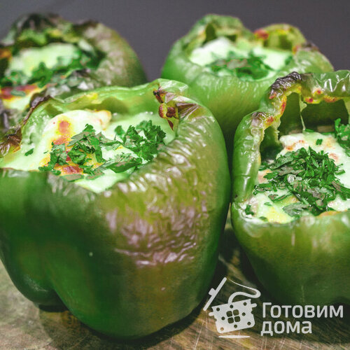 Перец фаршированный филе индейки грибами и сыром в духовке