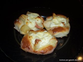 Ватрушки с яблоками и творогом