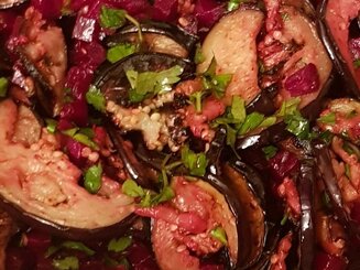 Салат со свеклой и баклажанами