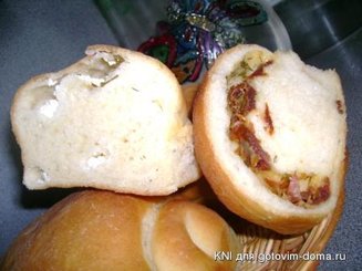 Хлеб с брынзой и зеленью