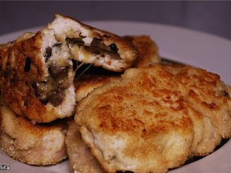 Куриные зразы с сыром и сливочным маслом