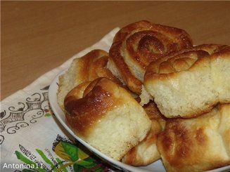 Сахарные булочки с медовой глазурью "Roulé au miel"