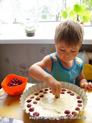 Легкий вишневый пирог фото к рецепту 1