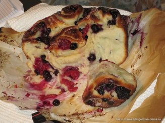 Праздничные булочки с летними ягодами