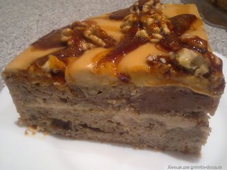 Яблочно-ореховый торт с карамельным кремом