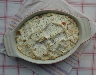 Творожная запеканка с маком и яблоком