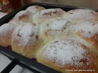 Бухтельн (Buchteln) на малиновом конфитюре