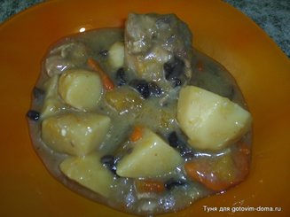 Курица, тушеная с овощами в томатно-сливочно-грибном соусе