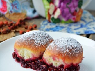 Бухтельн (Buchteln) на малиновом конфитюре