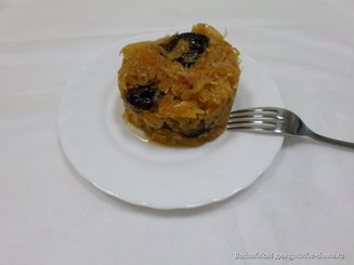 Капуста с черносливом