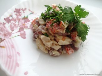 Салат фасолевый с мясом.