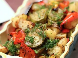 Картофель маринованный и запеченный в духовке с овощами