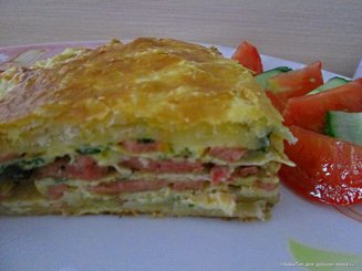 Слоеный пирог с ветчиной и сыром.