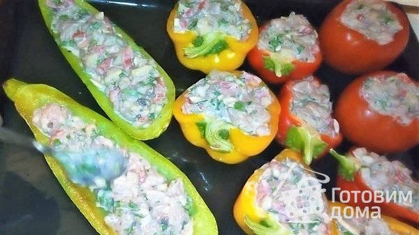Помидор, перец и кабачок фаршированные и запеченные под сыром фото к рецепту 2