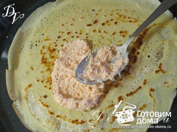 Блинный торт с муссом из лосося фото к рецепту 12