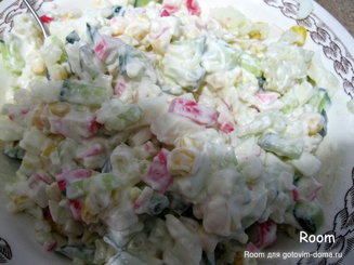 Крабовый салат с рисом и укропом