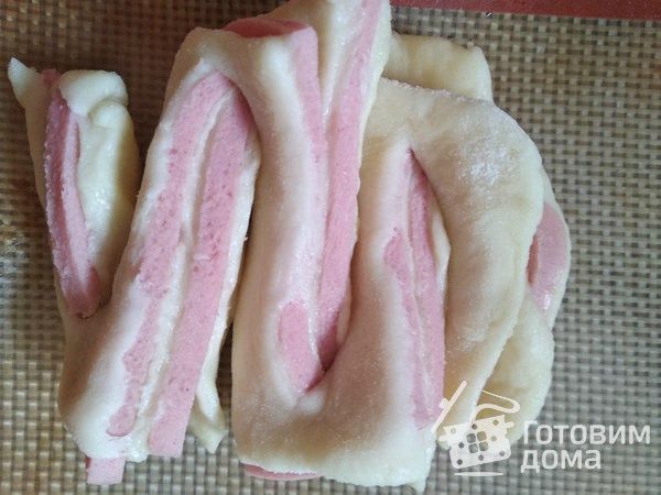 Булочки с колбасой фото к рецепту 8