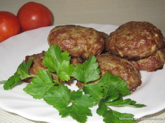 Запеченные котлеты из мяса с картофелем