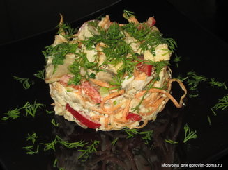Салат "Мозаика" из курицы, грибов и овощей