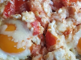 Яичница с помидорами