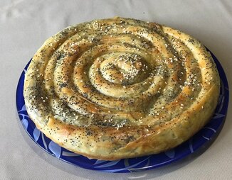 Турецкий мясной пирог бёрек (тур.- böreğ) из теста фило