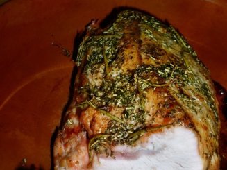 Свиная корейка, запеченная в духовке, с красным соусом