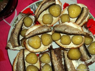 Бутерброды со шпротами