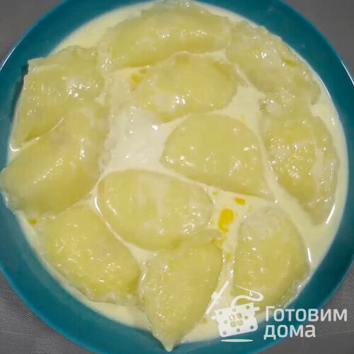 Крахмальные вареники с творогом и изюмом