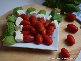 Салат "Капрезе" (помидоры с моцареллой)
