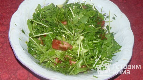 Легкий летний салат с рукколой фото к рецепту 4