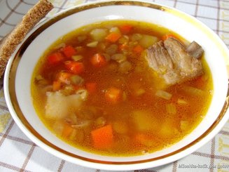 Острый чечевичный суп
