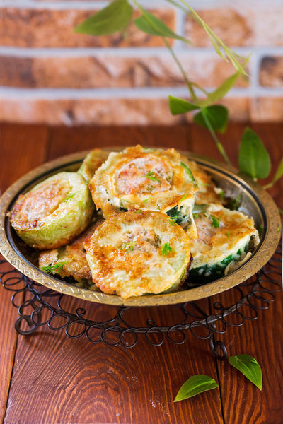 Кольца кабачков, фаршированные куриным фаршем фото к рецепту 8