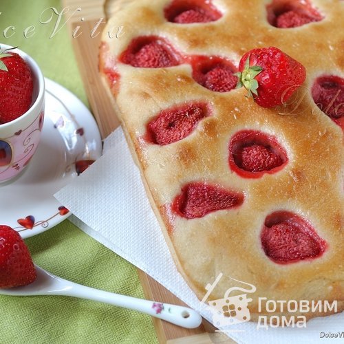 Фокачча с клубникой