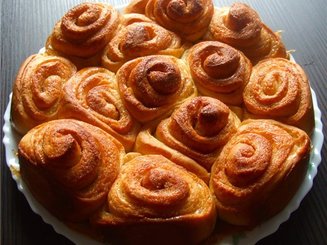 Сахарные булочки с медовой глазурью "Roulé au miel"