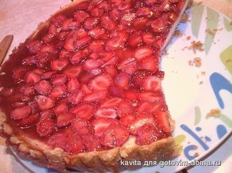 Творожный пирог с желированной клубникой