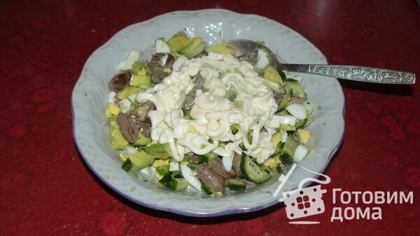 Салат с куриными сердечками и авокадо фото к рецепту 4