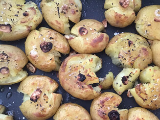 Картофель запечёный с розмарином и чесноком
