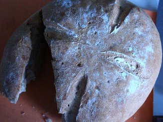 Деревенский ржаной хлеб на дрожжах