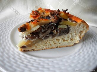 Пирог с грибами, картофелем и ветчиной