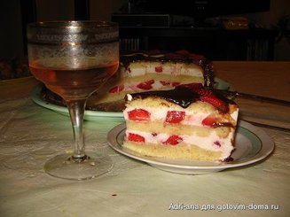 Торт с персиками, миндалем и шоколадом
