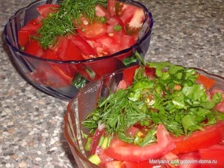 Салат из помидор с огурцами - что может быть нового?