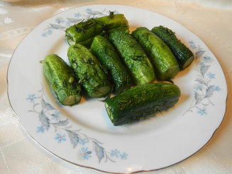 Солёные огурцы в пакете (экспресс-вариант, сухой посол)