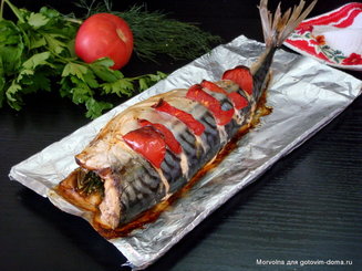 Запеченная скумбрия с укропом и помидорами