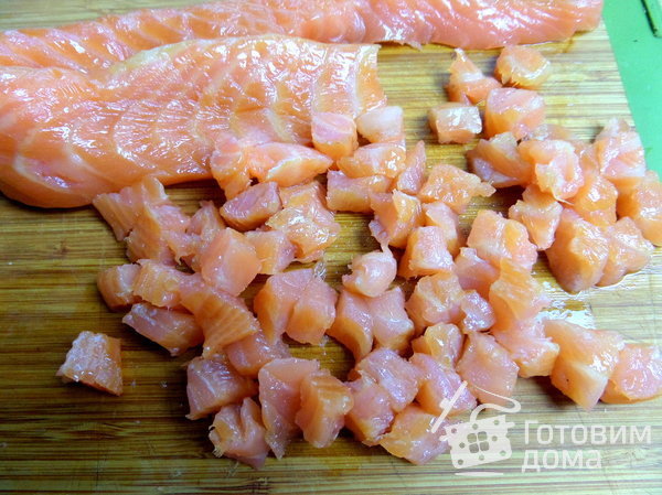 Салат с лососем и дайконом фото к рецепту 3