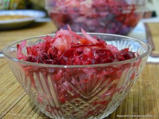 Салат из квашеной/кислой капусты и свеклы