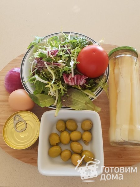 Зеленый салат с тунцом и спаржей фото к рецепту 1