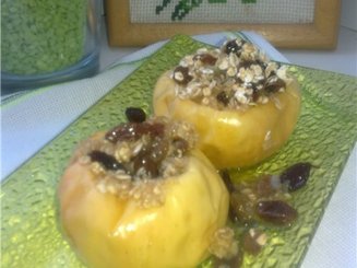 Запеченные яблоки с овсяными хлопьями