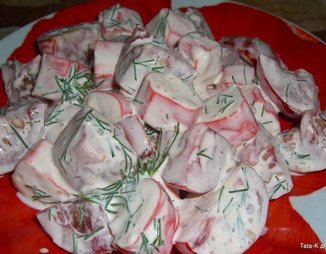 Салат из крабовых палочек и помидоров